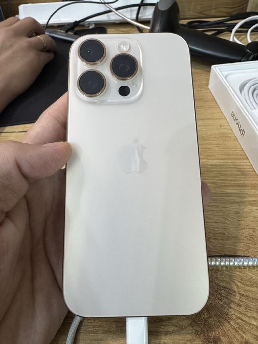 Iphone 16pro 256 desert