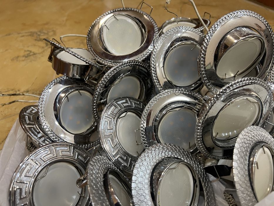 Софиты, подсветка, светильники продам