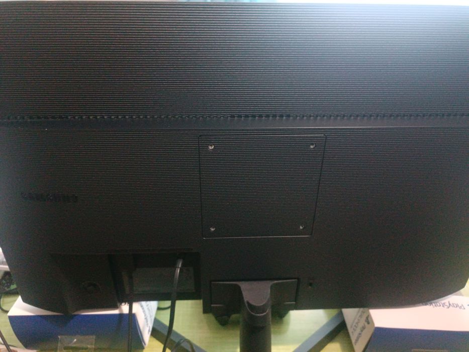 Монитор Самсунг s3