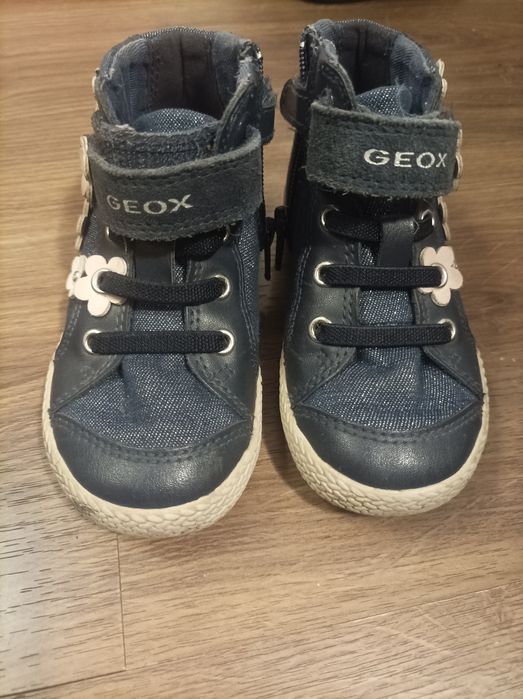 Кецове Geox, номер 22.
25 лв. Бургас, куриери.