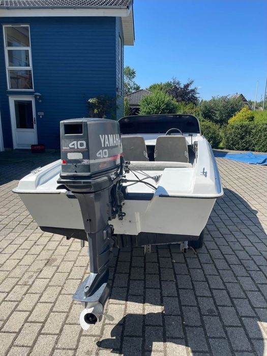 Barca cu motor si peridoc