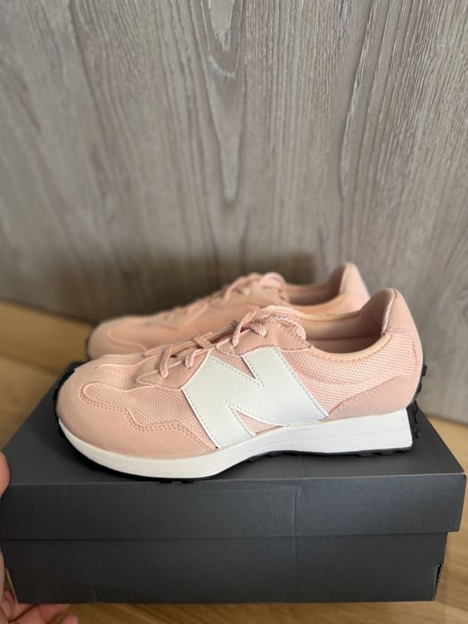 New Balance 327 roz cu logo alb marimea 38 noi originali