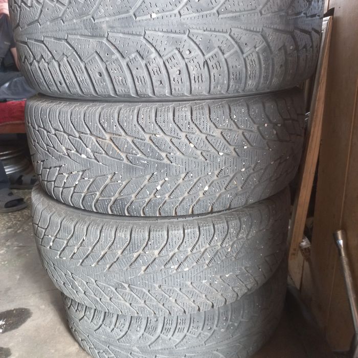 Продам шины комплект