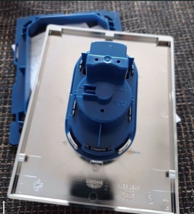 Placa de actionare Grohe Arena Cosmopolitan 38844000, dublu spalare, 1