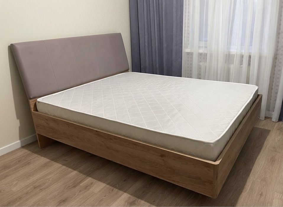 Продам кровать 160*200 с матрасом