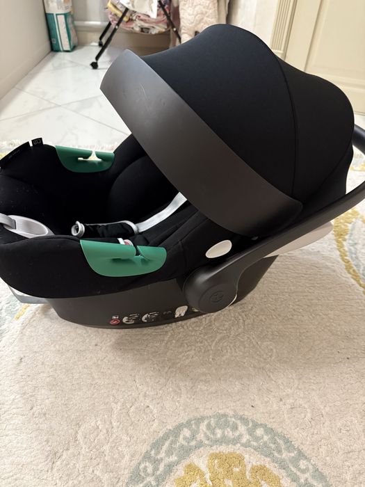 автокресло Cybex.