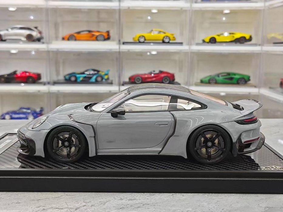 Porsche Brabus Rocket 900R
VIP 1:18 (Limited Edition 66)
цена