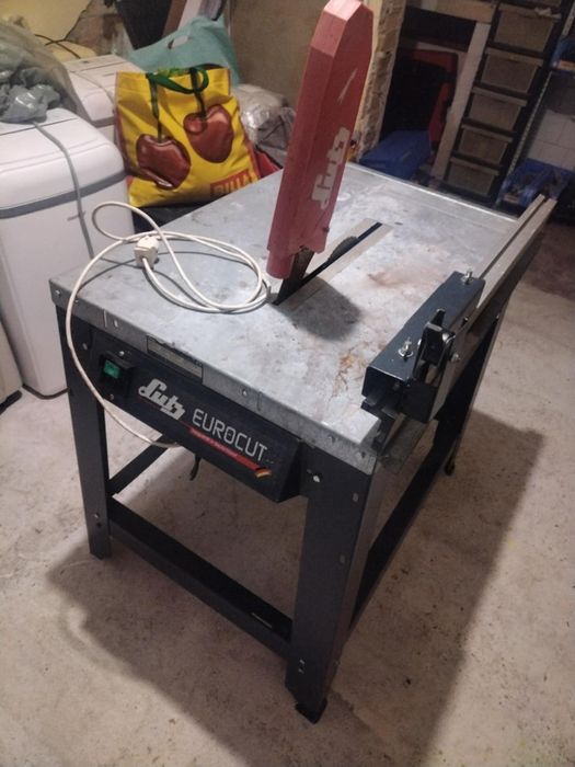 Голям немски стационарен циркуляр с режещ диск Ф 315мм
Височина на ряз