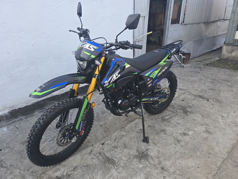 есть гарантии пол года