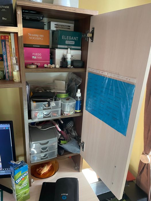 Детско бюро с шкафове и чекмеджета,място за книги и компютър