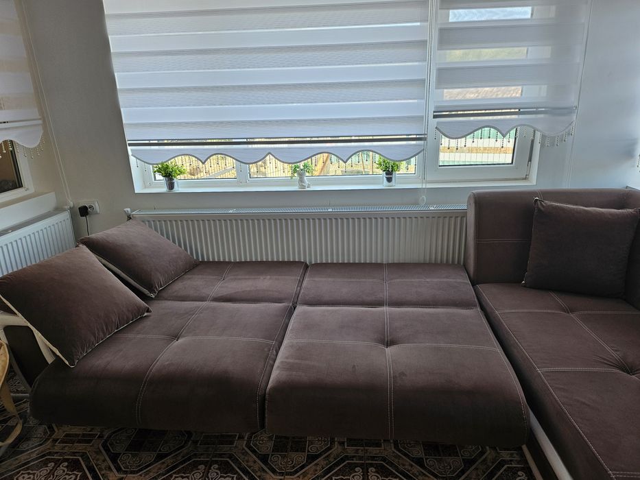 Холов ъгъл 
- L305 B206 H86/седалка 40 см.

- площ з