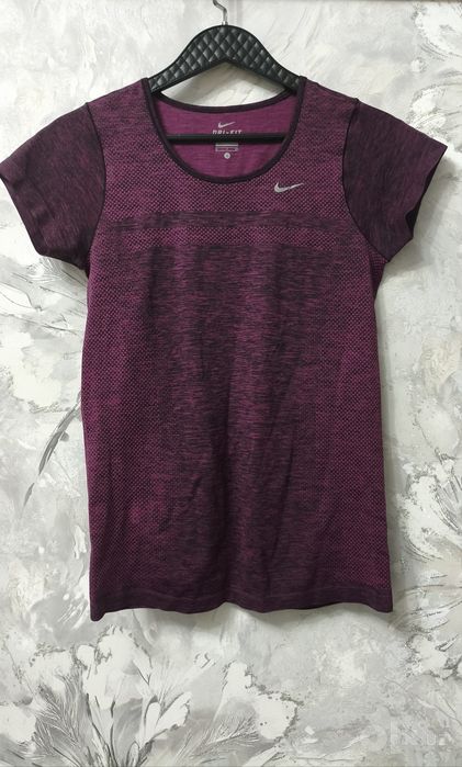 Спортивная футболка Nike