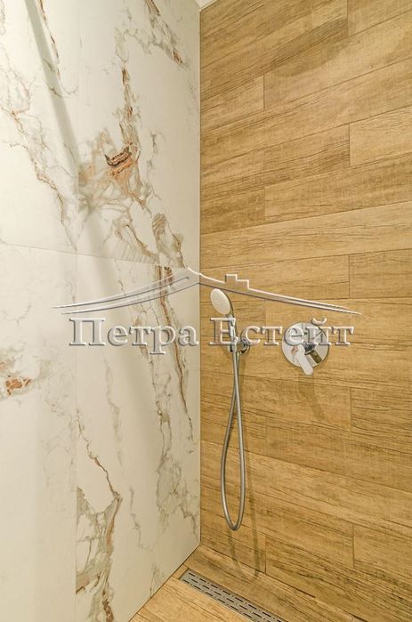 Луксзен тристаен под наем в Варна-Гръцка махала