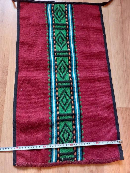 Вълнена тъмно винена престилка