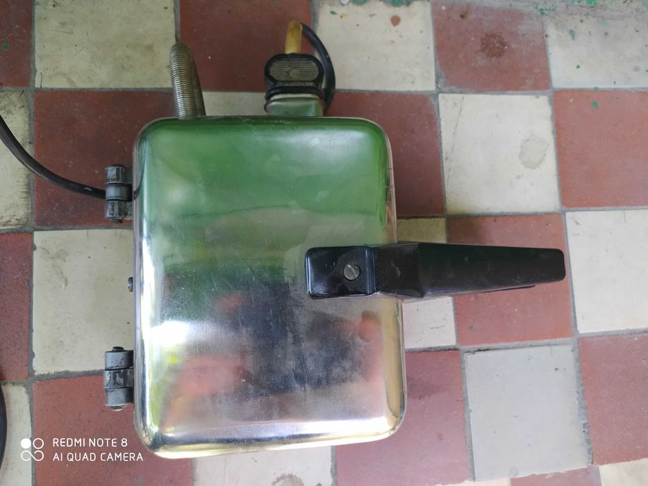 продам электровафельницу