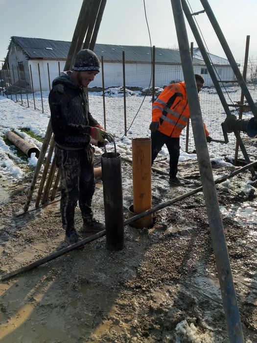 Executam Foraje puturi apa si curatari