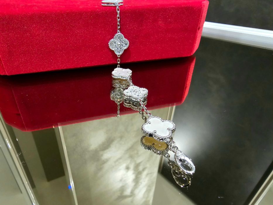 Van Cleef & Arpels VCA Silver Mother Diamond Alhambra Дамска Гривна