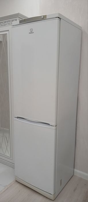 Продам холодильник Indesit