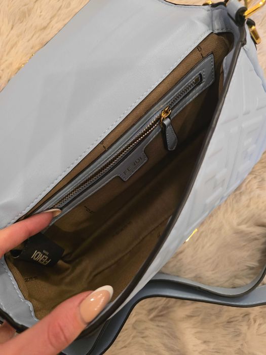 Светлосиня дамска чанта FENDI baguette
