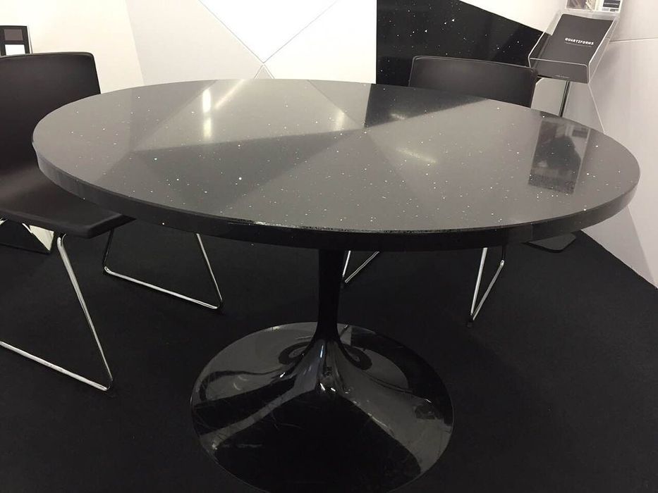 Журналний столик из искусственный камень