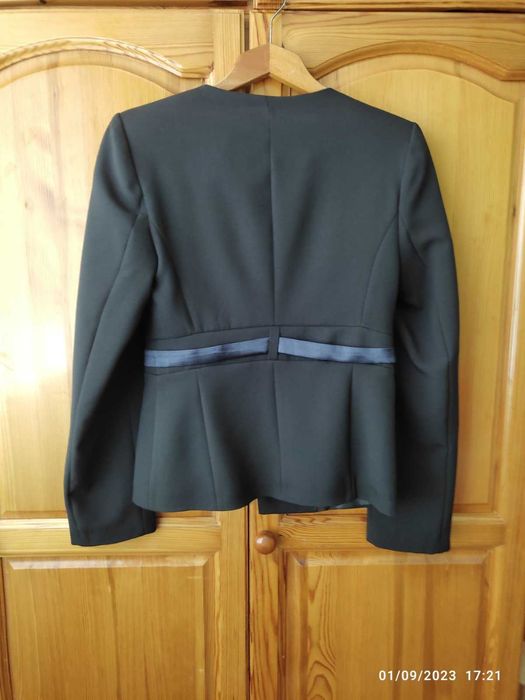 Дамско елегантно сако размер 40