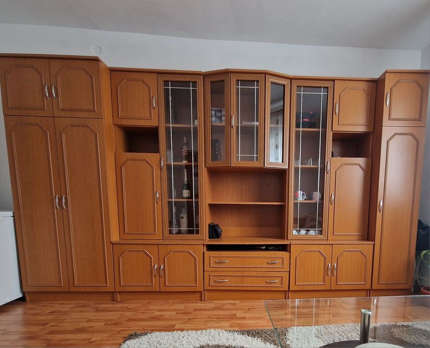 Vând mobilă de sufragerie