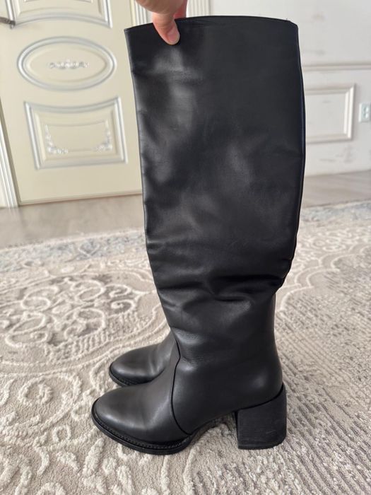 Продам зимние сапоги почти новые одевали пару раз кожаные