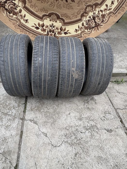 Vând 2 cauciucuri de vară 225/50R17