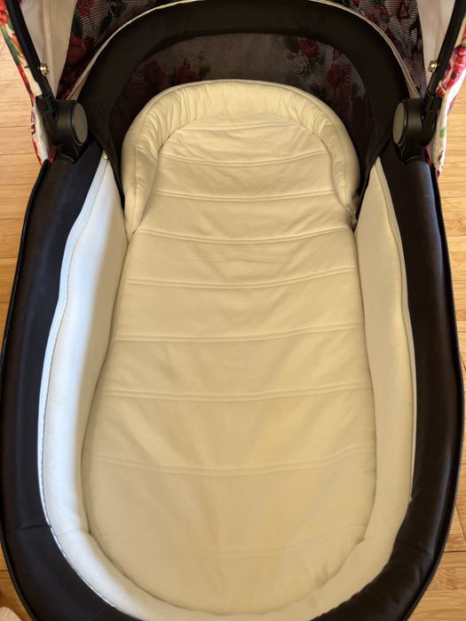 Кош за новородено Cybex Priam 4 /e-PRIAM Lux Spring Blossom