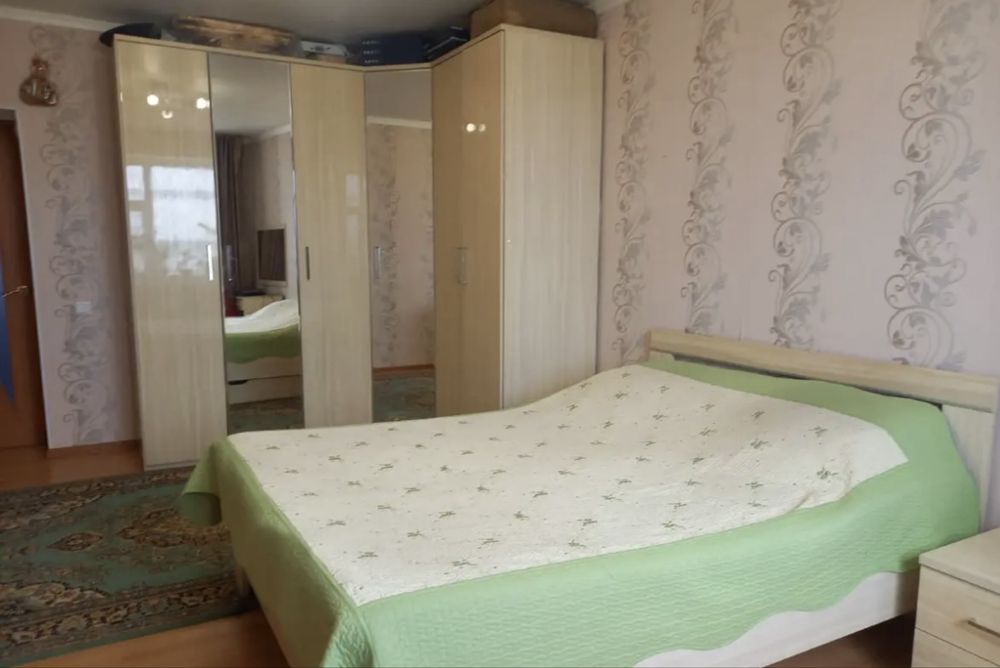Спальный гарнитур продам