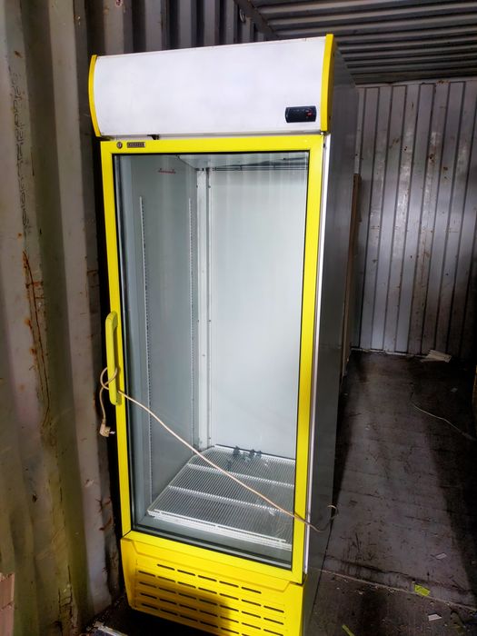 Холодильник витринный.