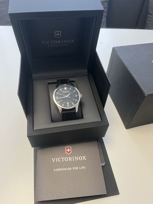 Часовник Victorinox