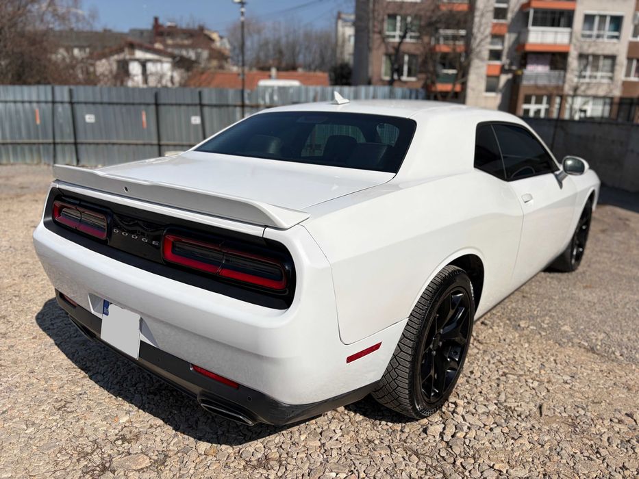 Dodge Challenger SXT Plus 3.6