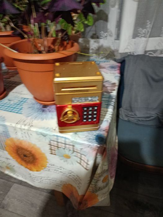 Продаю сейф копилку для детей