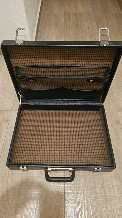 Ретро куфар - черен