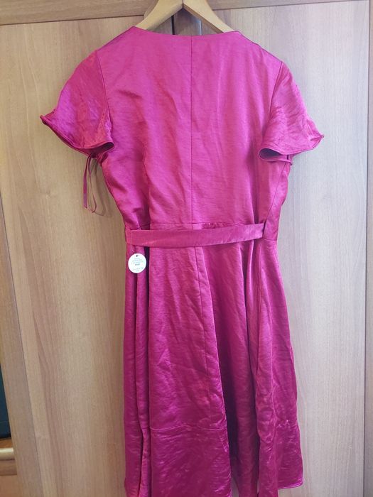 Дамска рокля Chi Chi, тип "Прегърни ме"