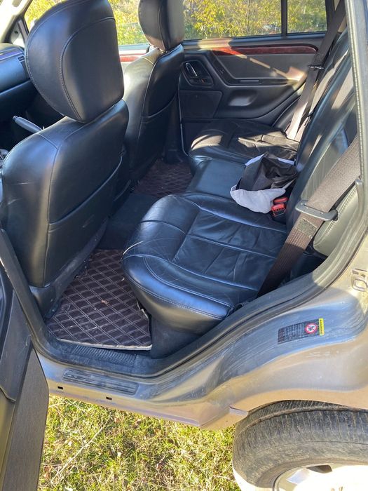 Jeep Grand Cherokee cu troliu 6 tone pregatit offroad stare impecabila