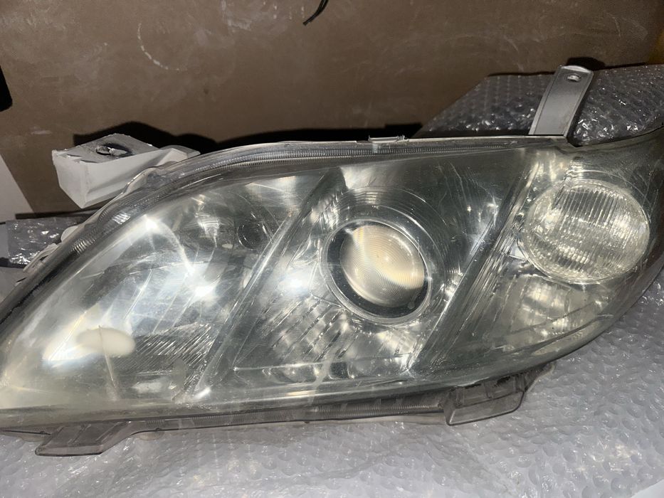 пара фар от камри 40