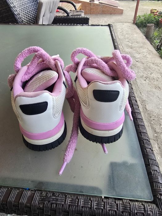 Adidas fete Bershka Hello Kitty