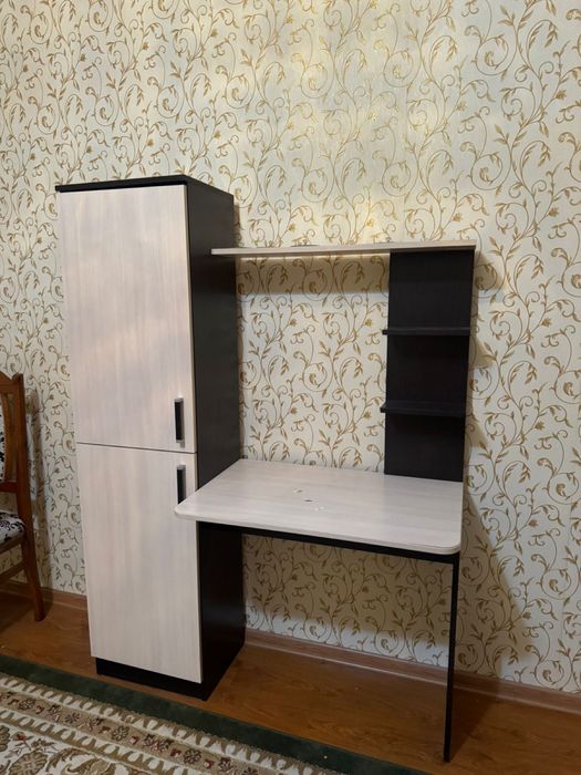 Компьютерный стол и шкаф