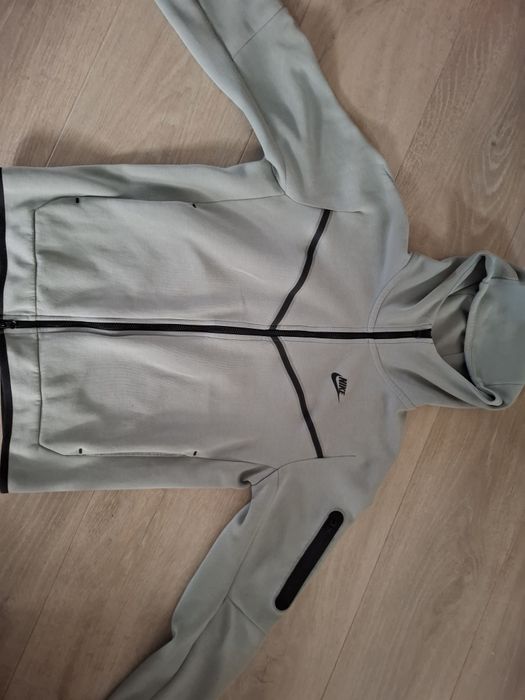Nike Tech Fleece original – mărimea S – stare foarte bună