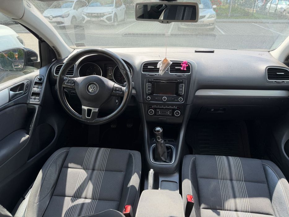 Volkswagen Golf VI 1.2 TSI 105 CP | Navi Touch | Scaune Încălzite | Senzori Față/Spate | 131.667 km
