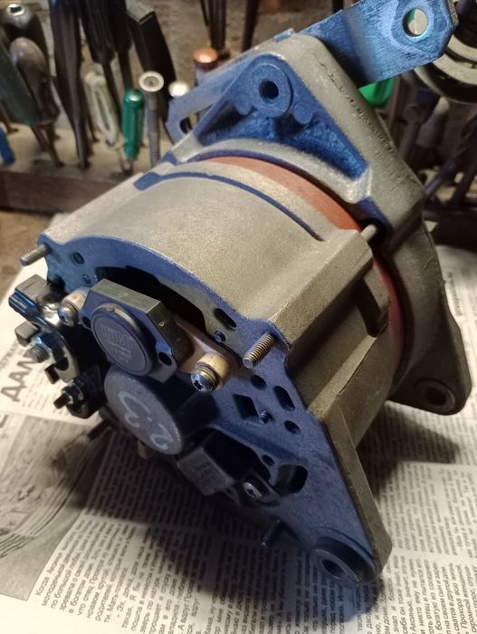 Продам генератор Audi мотор 2,3