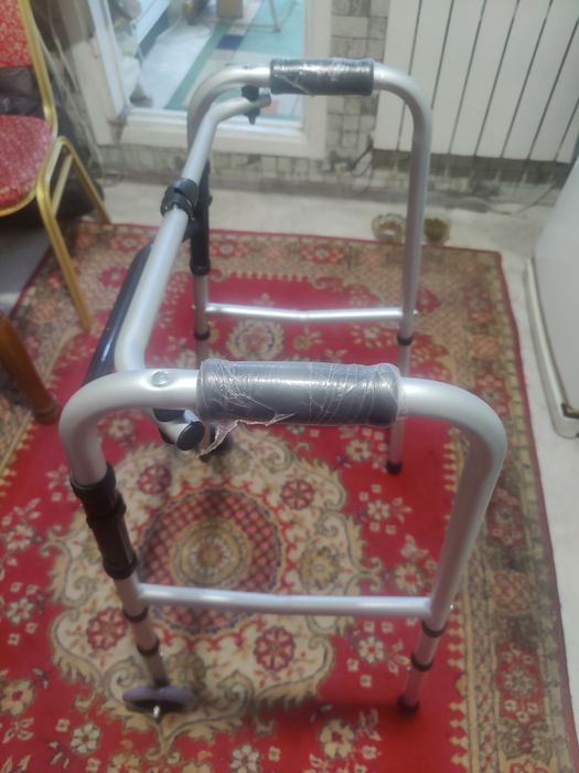 Срочно Продам ходунки
