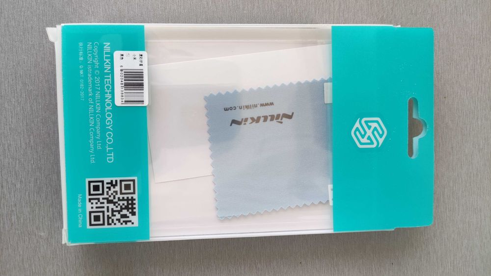 donez Husa Slim Nillkin Frosted Black + folie  - pentru Xiaomi 5C