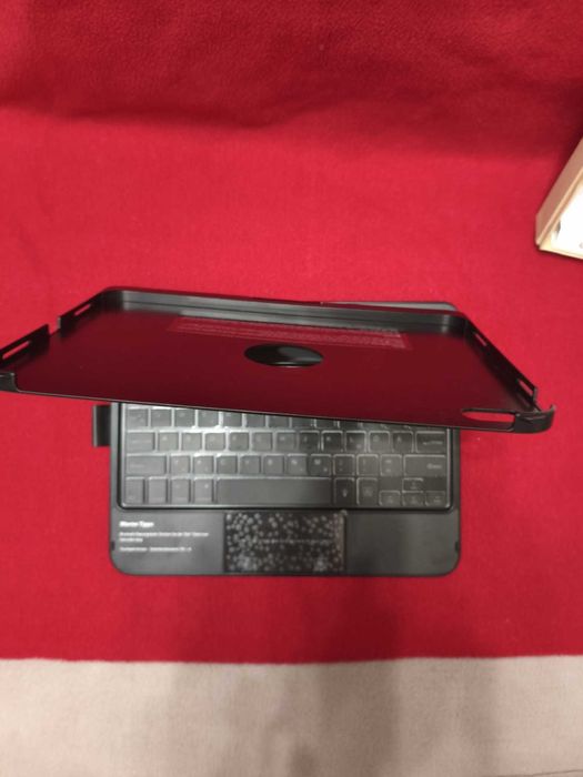 Husă iPad 10th Gen 10.9" cu Tastatură, Trackpad Rotativă 360° QWERTZ