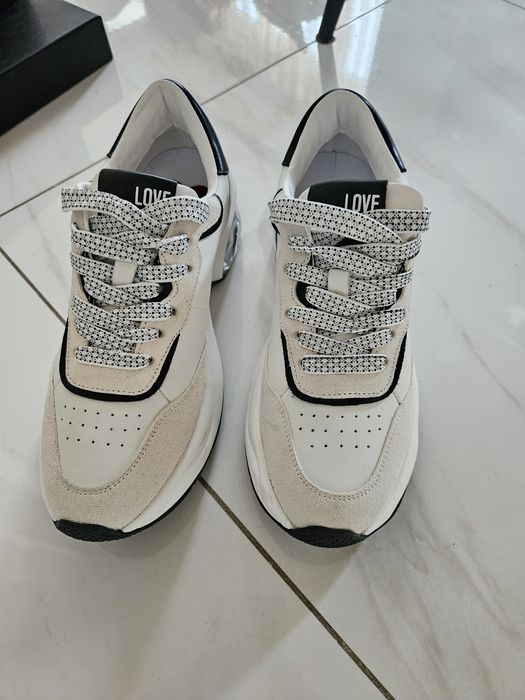 Сникърси  Love Moschino