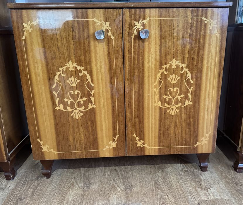 Vand set de mobila veche