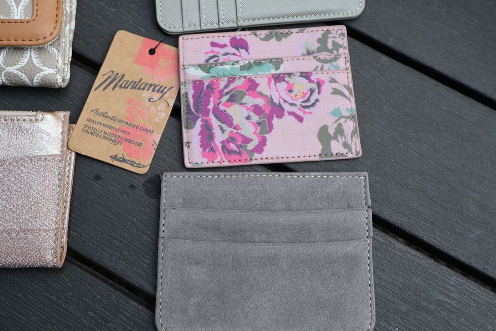 Дамски портфейли