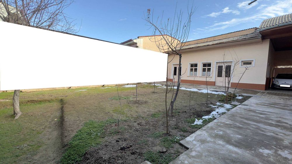 Срочна Сотилади ISTROXATDA hovli  sotladi  !!!